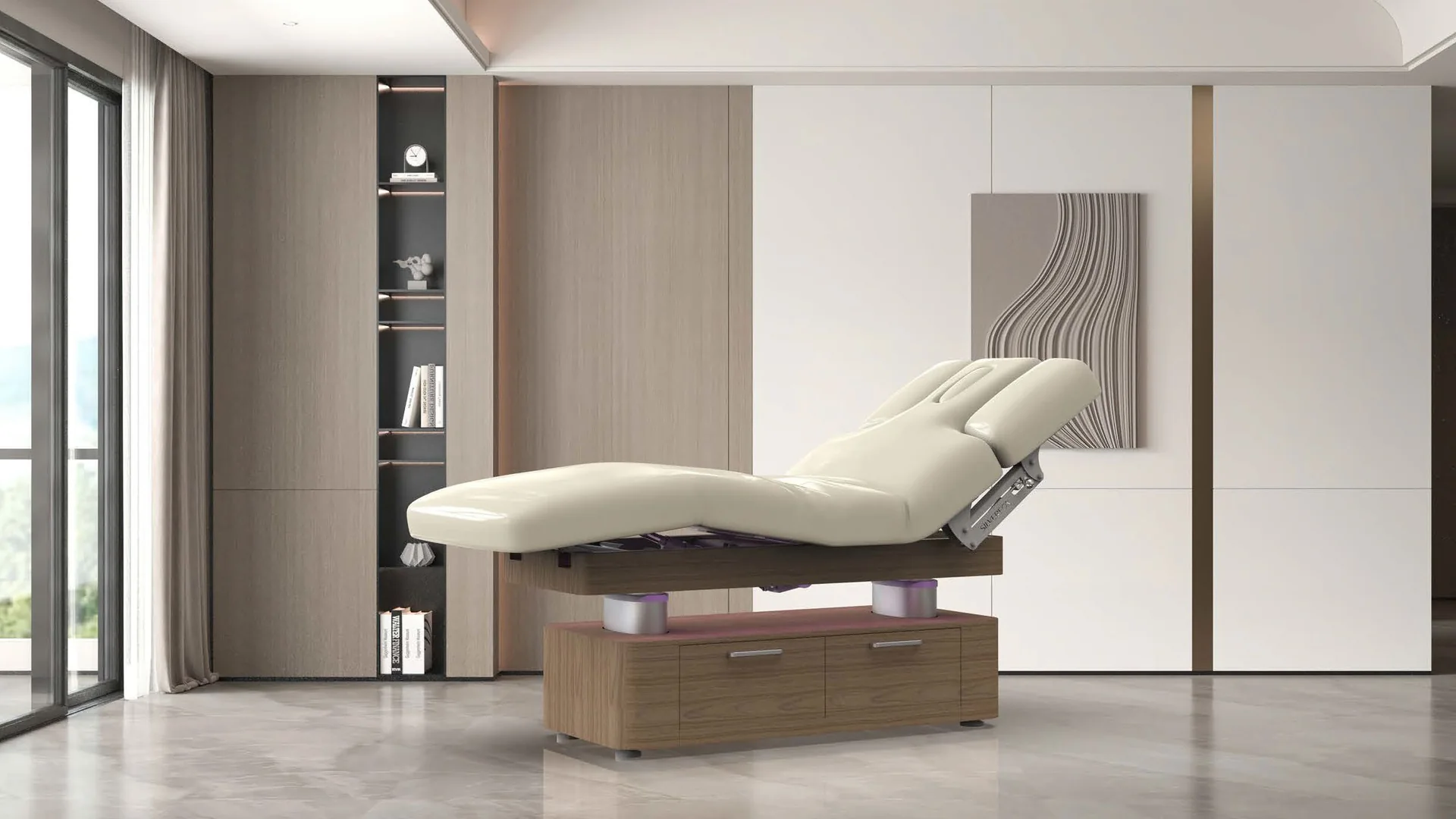 Lit de spa dans une salle de soins lumineuse avec mobilier en bois
