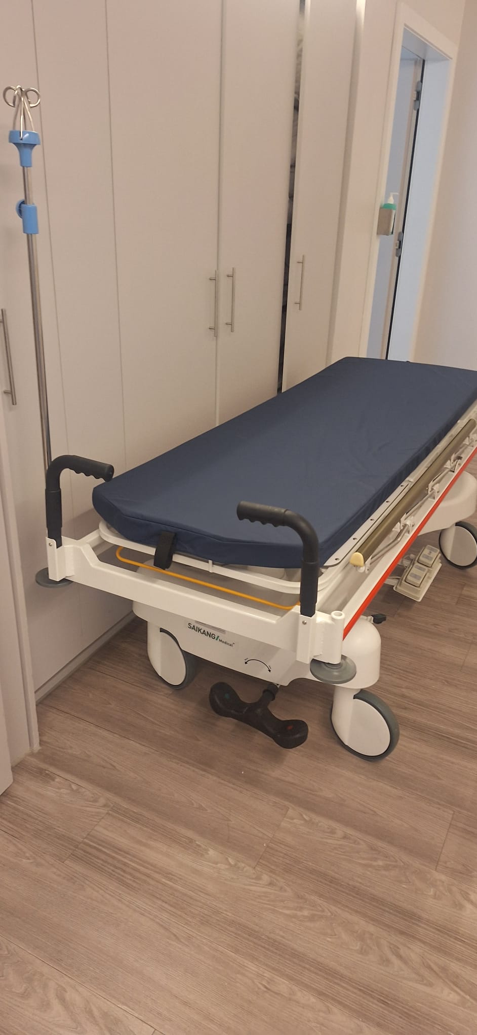 Clinique de Montchoisi — Brancards médicaux