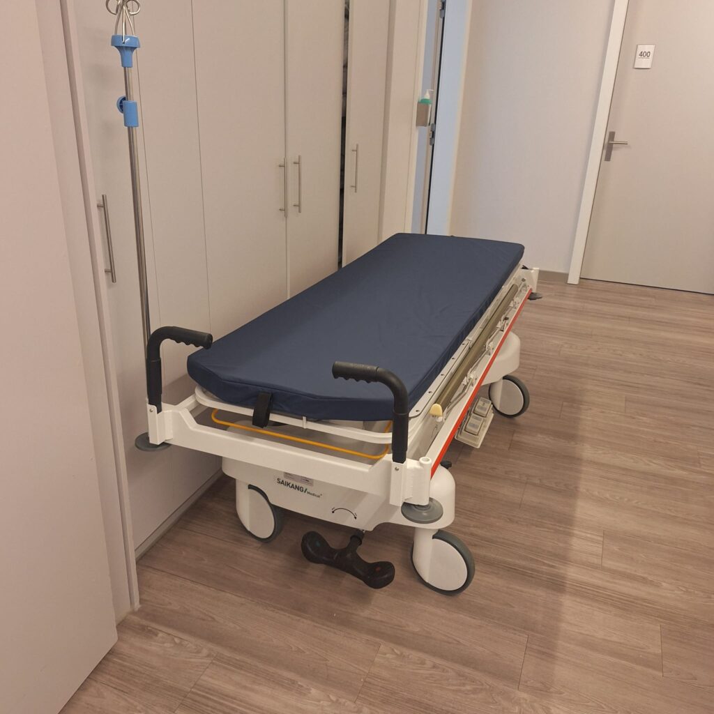 Clinique de Montchoisi — Brancards médicaux