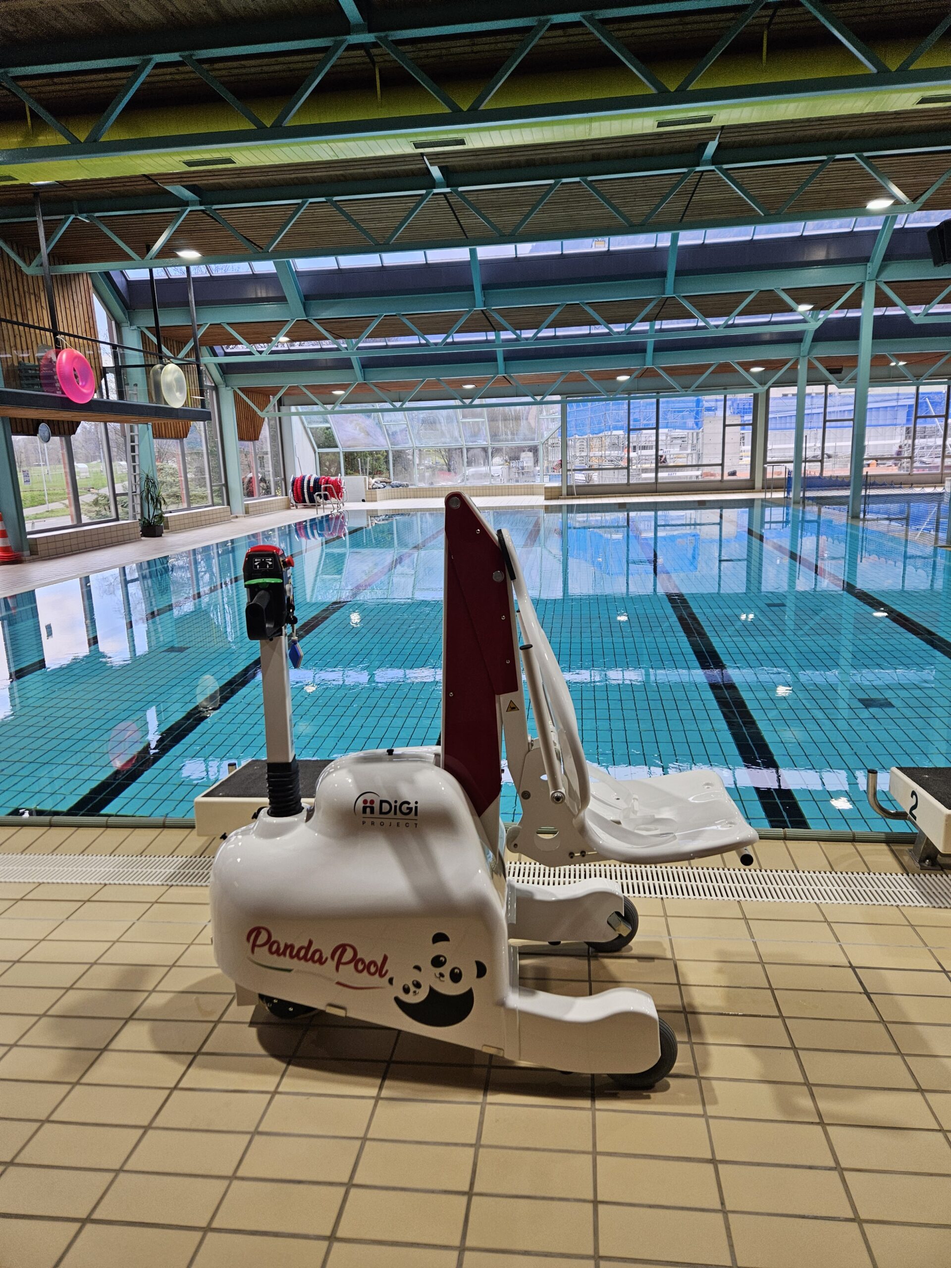 Piscine de Saint-Maurice — Élévateur PMR