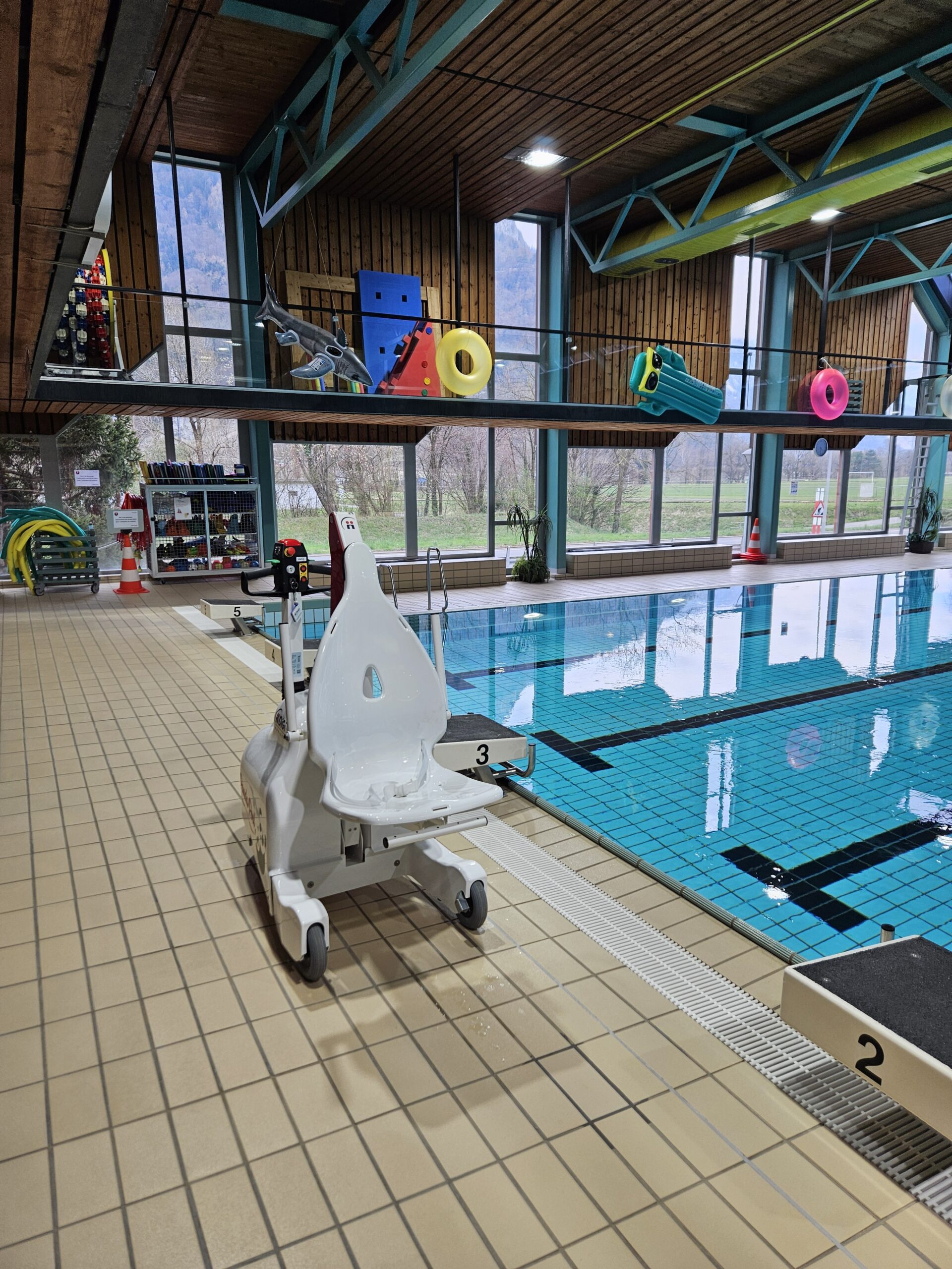 Piscine de Saint-Maurice — Élévateur PMR