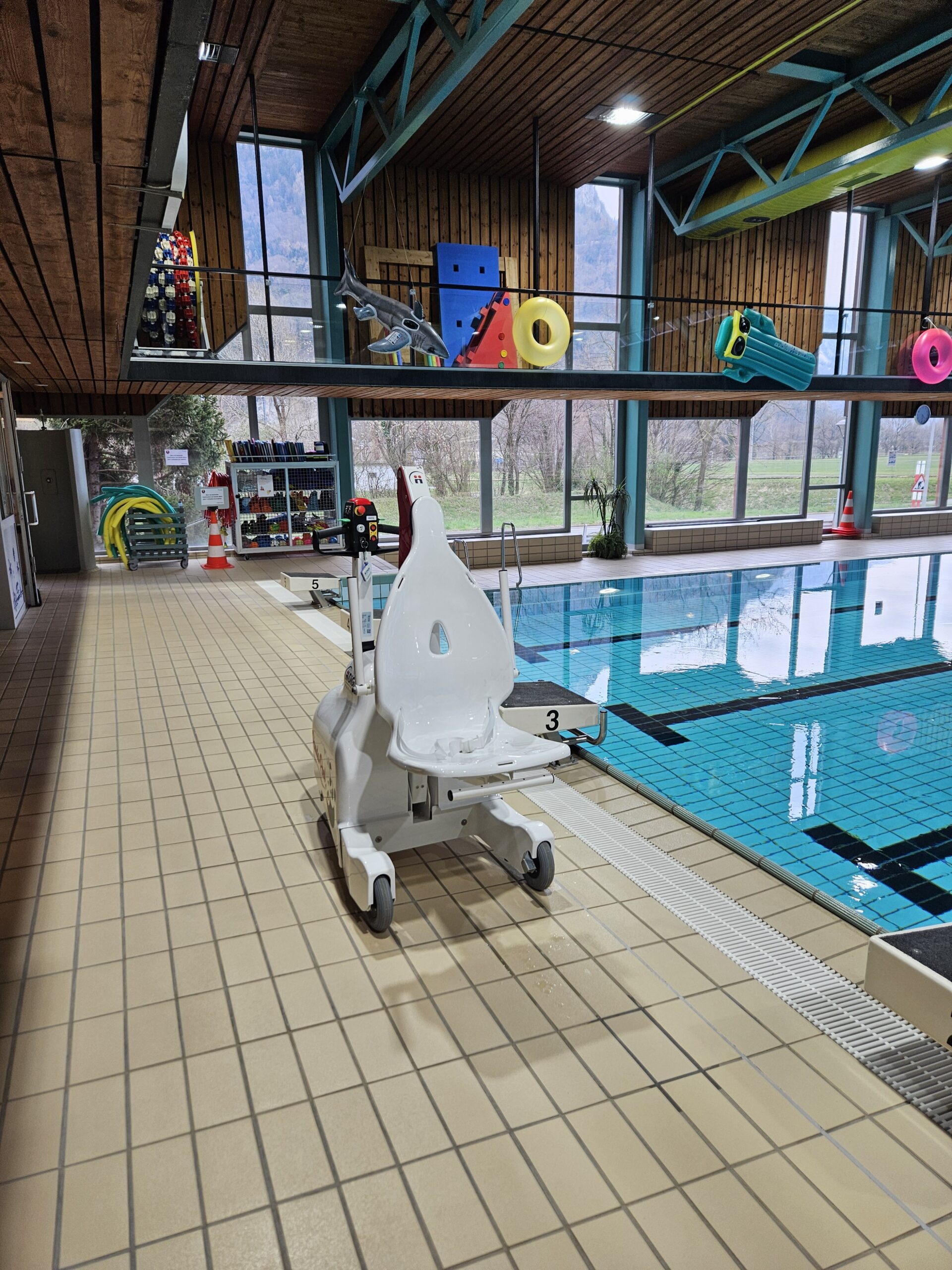 Piscine de Saint-Maurice — Élévateur PMR