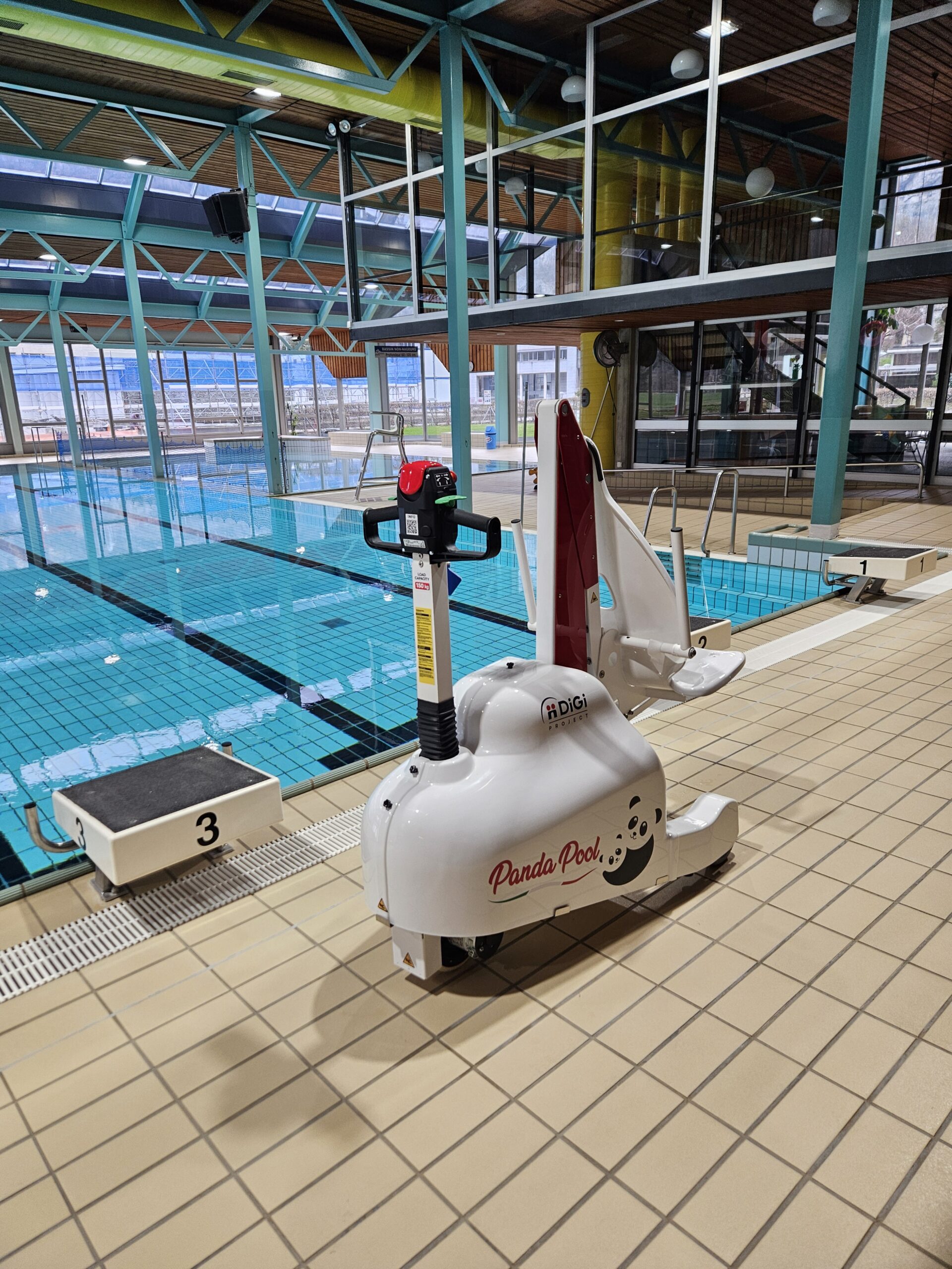 Piscine de Saint-Maurice — Élévateur PMR