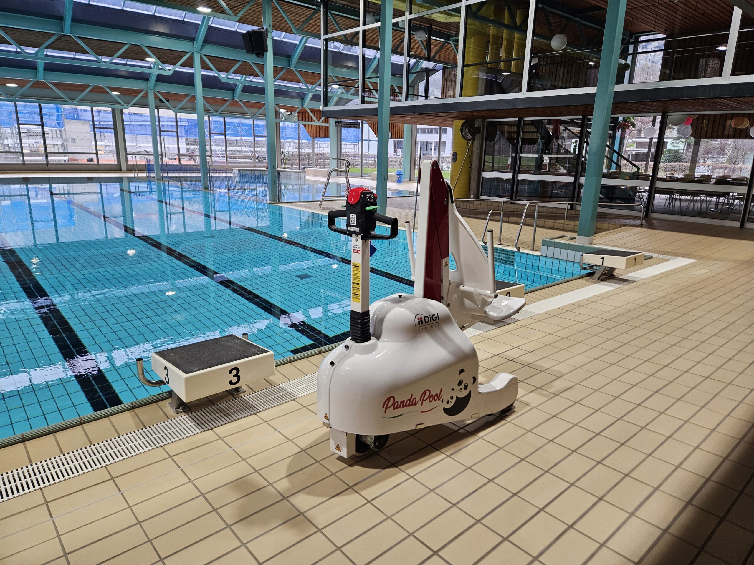 Piscine de Saint-Maurice — Élévateur PMR