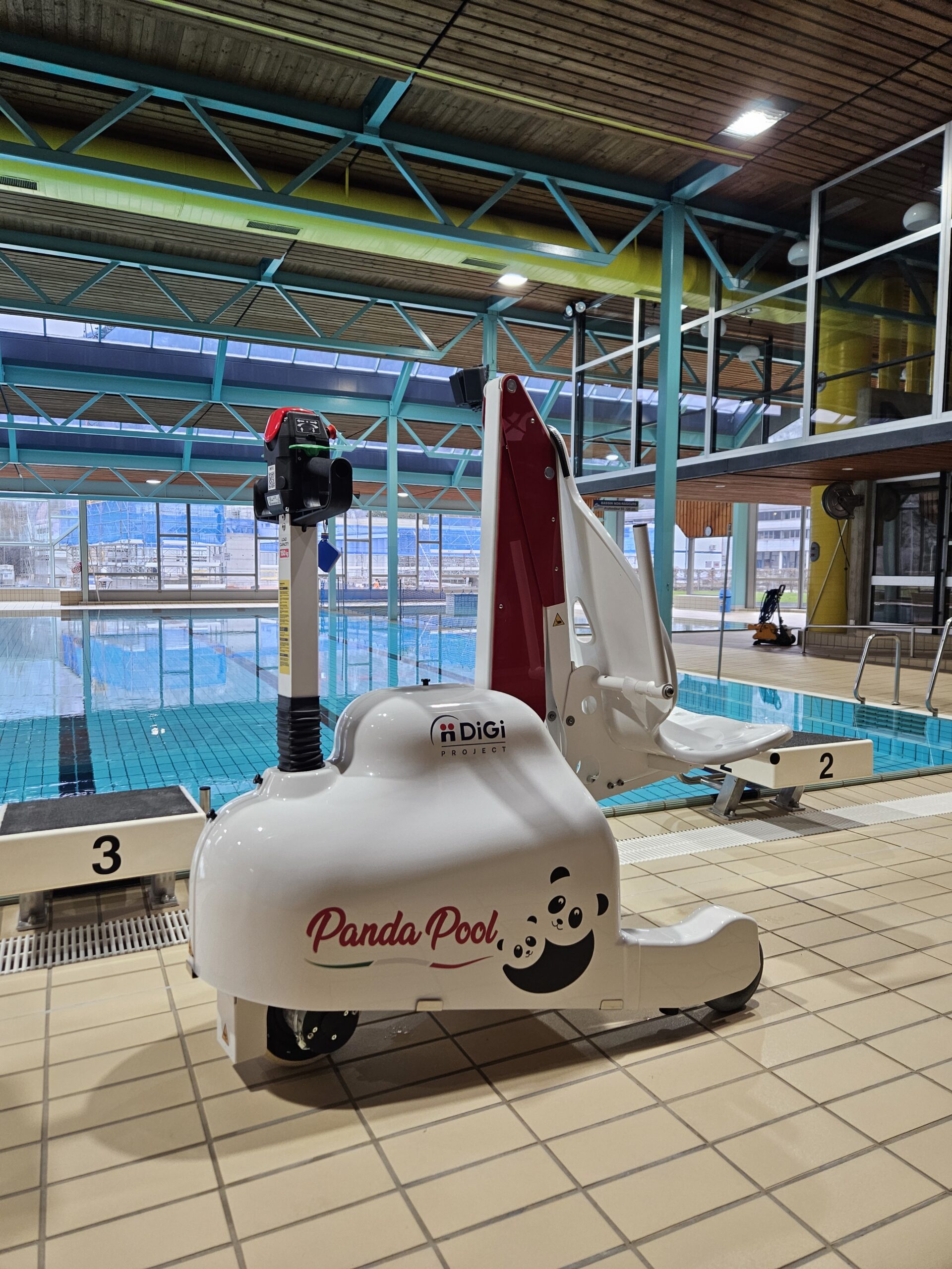 Piscine de Saint-Maurice — Élévateur PMR