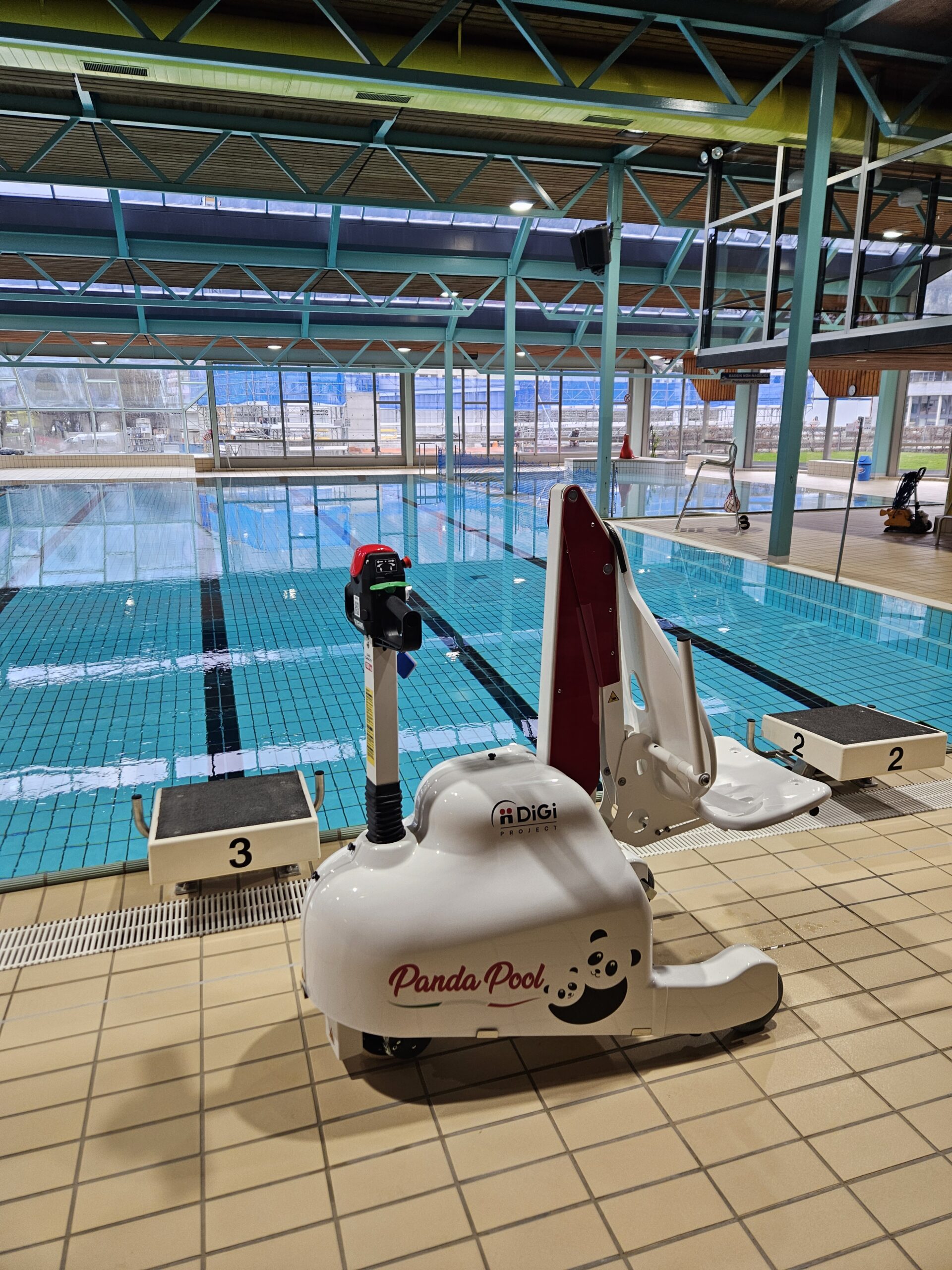 Piscine de Saint-Maurice — Élévateur PMR